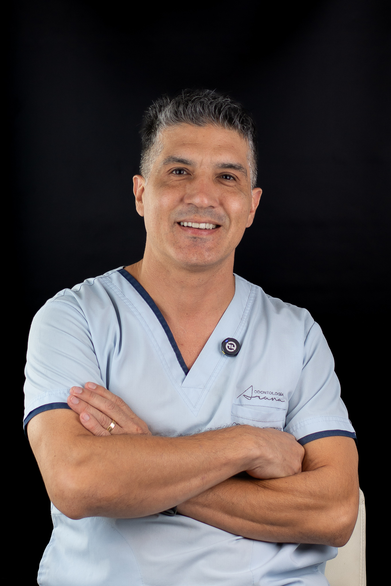 Dr. Matías Arana — Odontología Arana